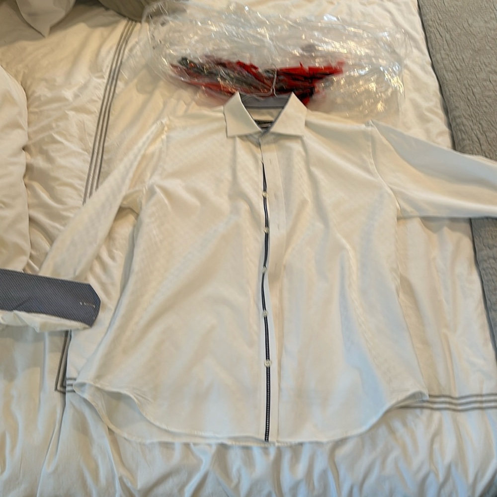 Long sleeve fancy shirt from Bugatchi. Size L.